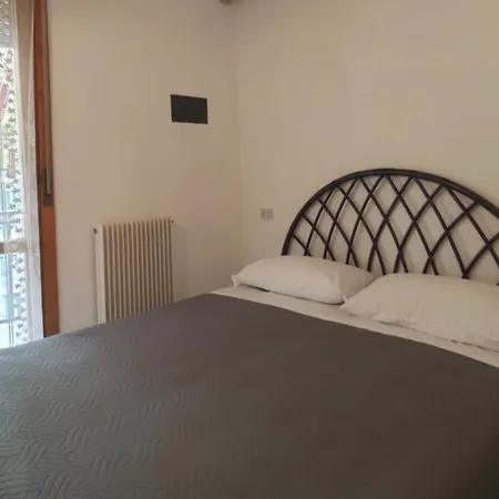 Bafile 18 - Piazza Marconi - - 50 Mt Dal Mare *