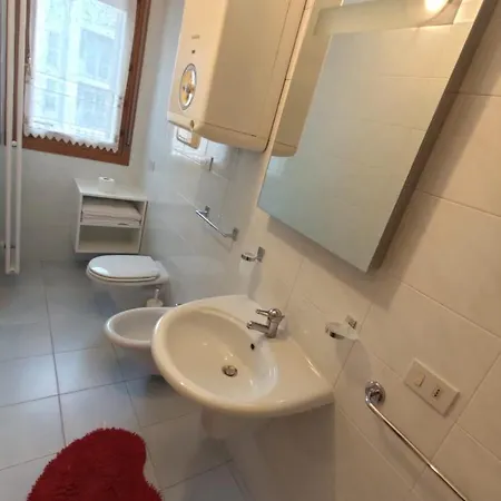 Appartamento Bafile 18 - Piazza Marconi - - 50 Mt Dal Mare Lido di Jesolo