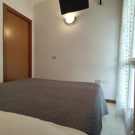 Bafile 18 - Piazza Marconi - - 50 Mt Dal Mare * Lido di Jesolo